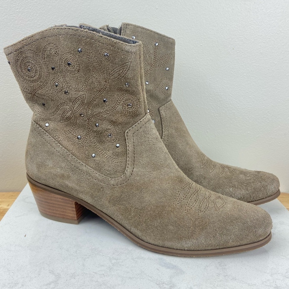 BANDOLINO Xerissa Suede Studded Leather Western Boots